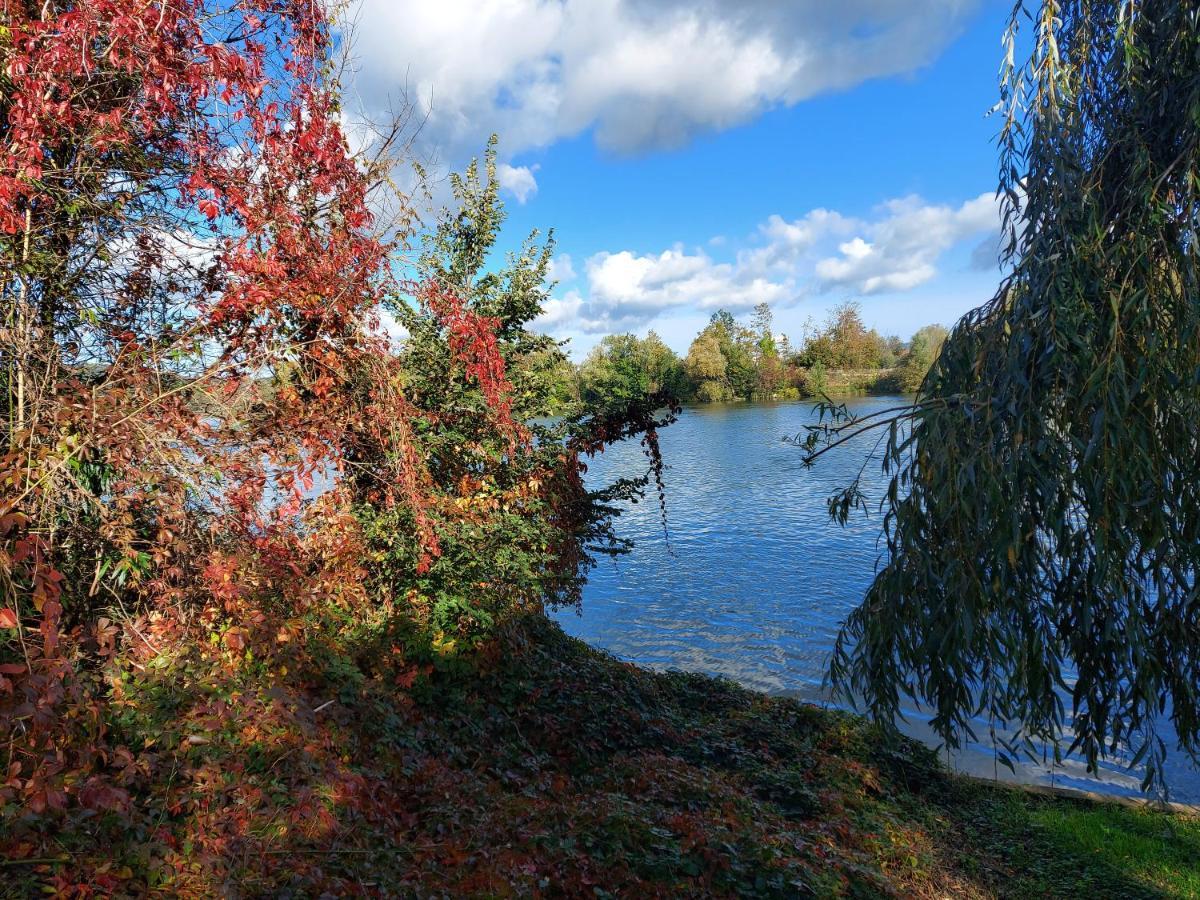 Les Seringats Poissy Exterior foto