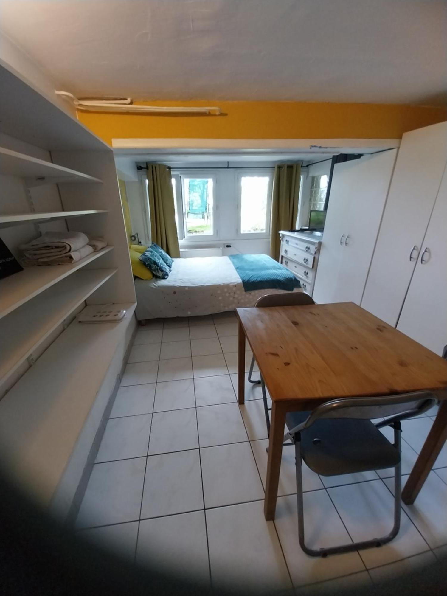 Les Seringats Poissy Exterior foto