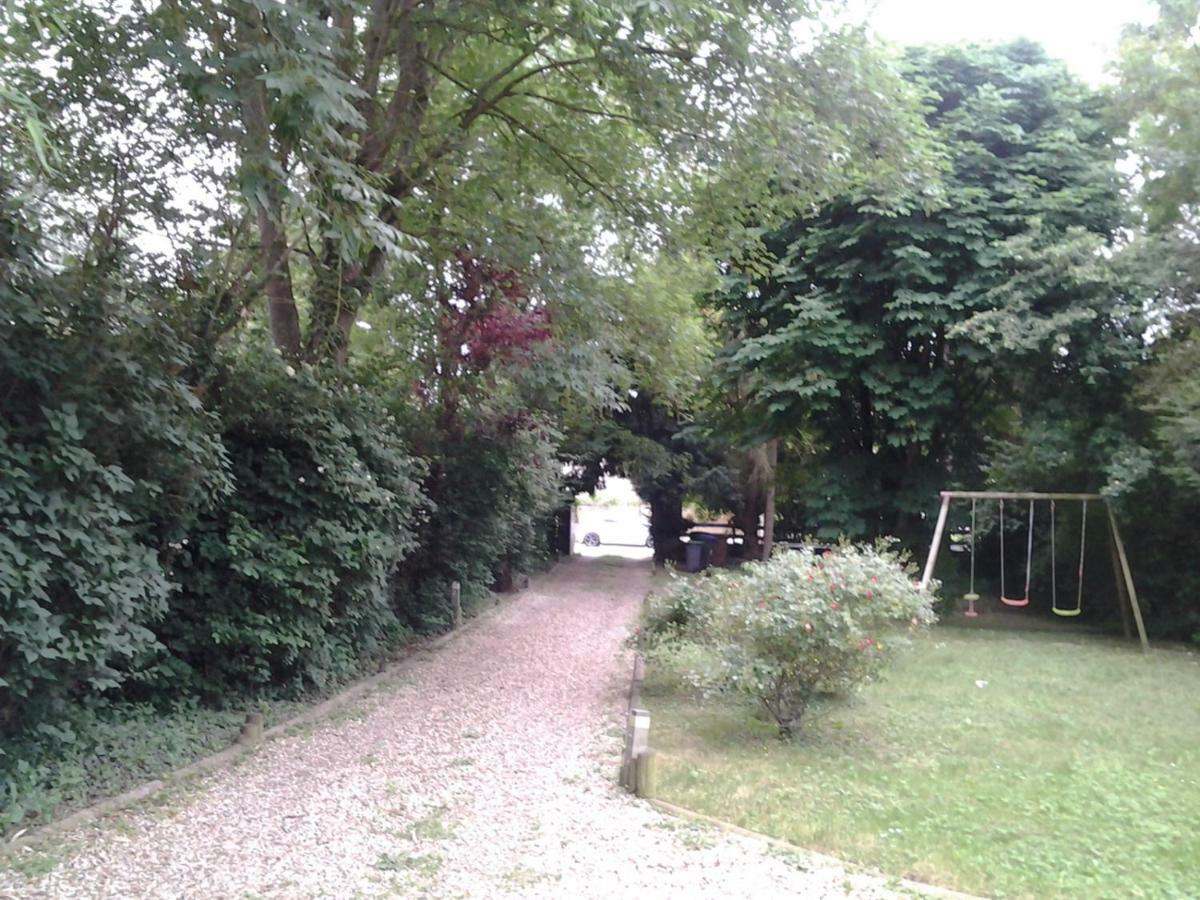 Les Seringats Poissy Exterior foto